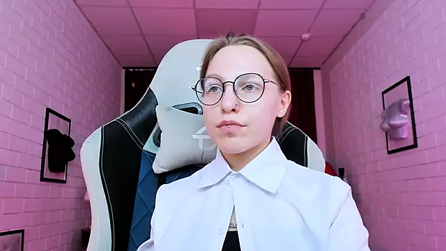 Snapshot of AphexQueen chatting on 01/11/25, 07:16 AphexQueen online show from 01/11/25, 07:16