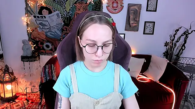 Snapshot of AphexQueen chatting on 01/22/25, 01:21 AphexQueen online show from 01/22/25, 01:21