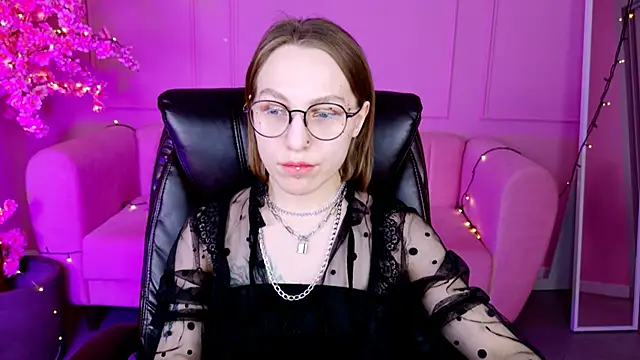 Snapshot of AphexQueen chatting on 01/27/25, 12:16 AphexQueen online show from 01/27/25, 12:16