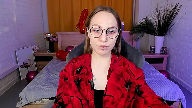 Snapshot of AphexQueen chatting on 02/12/25, 04:11 AphexQueen online show from 02/12/25, 04:11