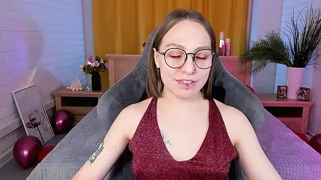 Snapshot of AphexQueen chatting on 02/15/25, 12:11 AphexQueen online show from 02/15/25, 12:11