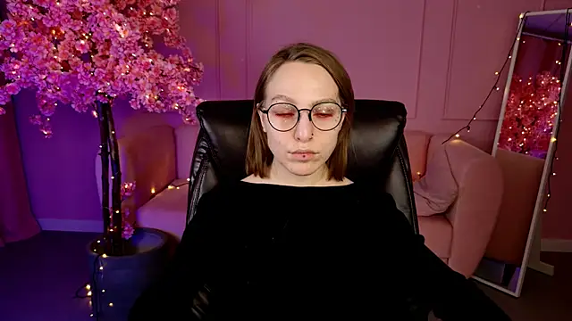 Snapshot of AphexQueen chatting on 03/07/25, 07:27 AphexQueen online show from 03/07/25, 07:27