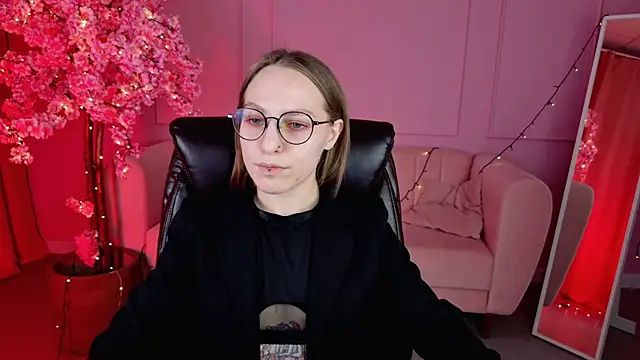 Snapshot of AphexQueen chatting on 03/14/25, 04:19 AphexQueen online show from 03/14/25, 04:19