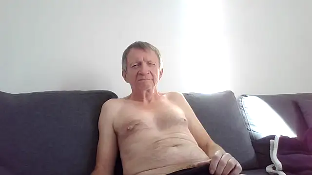 Snapshot of naturiste974 chatting on 10/16/25, 03:35 naturiste974 online show from 10/16/25, 03:35