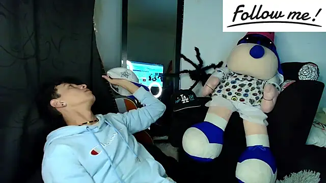 Snapshot of twink_sebas_ chatting on 12/11/24, 04:39 twink sebas online show from 12/11/24, 04:39