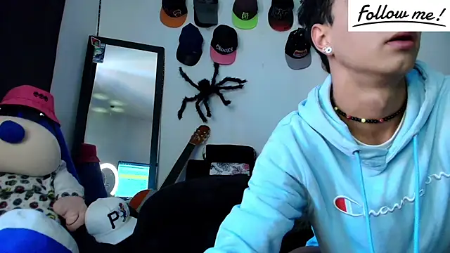 Snapshot of twink_sebas_ chatting on 12/11/24, 04:20 twink sebas online show from 12/11/24, 04:20