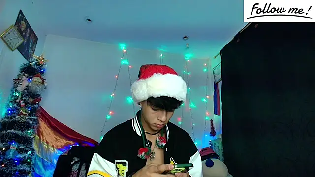 Snapshot of twink_sebas_ chatting on 12/24/24, 10:44 twink sebas online show from 12/24/24, 10:44
