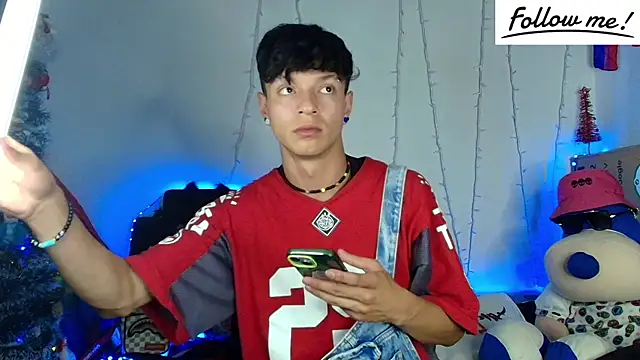 Snapshot of twink_sebas_ chatting on 12/25/24, 04:44 twink sebas online show from 12/25/24, 04:44