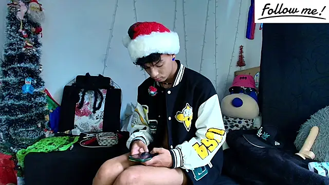 Snapshot of twink_sebas_ chatting on 12/25/24, 03:06 twink sebas online show from 12/25/24, 03:06