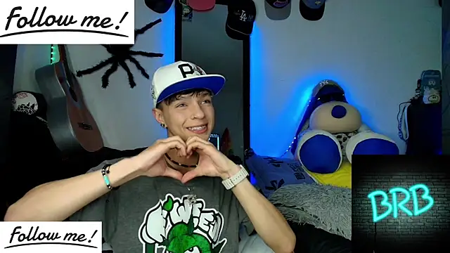 Snapshot of twink_sebas_ chatting on 12/27/24, 03:31 twink sebas online show from 12/27/24, 03:31