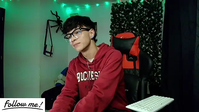 Snapshot of twink_sebas_ chatting on 01/22/25, 06:10 twink sebas online show from 01/22/25, 06:10