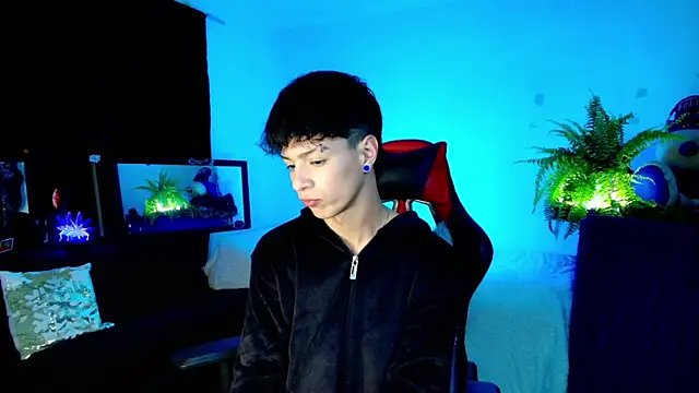 Snapshot of twink_sebas_ chatting on 10/07/25, 05:04 twink sebas online show from 10/07/25, 05:04