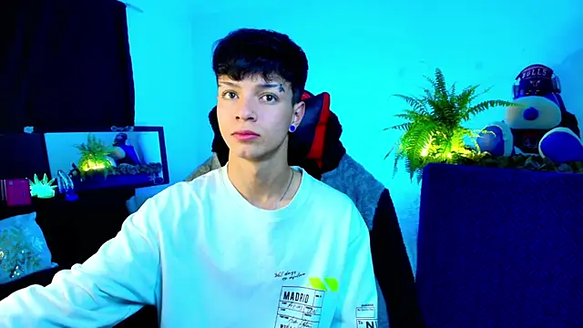 Snapshot of twink_sebas_ chatting on 10/08/25, 04:43 twink sebas online show from 10/08/25, 04:43