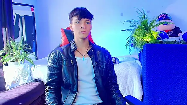 Snapshot of twink_sebas_ chatting on 10/15/25, 02:28 twink sebas online show from 10/15/25, 02:28