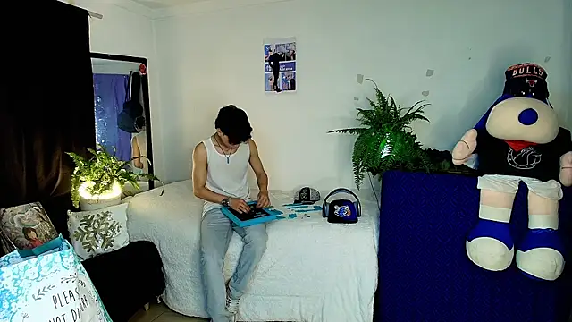 Snapshot of twink_sebas_ chatting on 10/17/25, 03:20 twink sebas online show from 10/17/25, 03:20