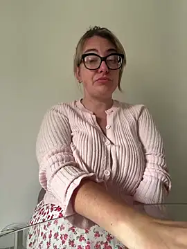 Miss Stassi online show from 06/02/26, 08:49