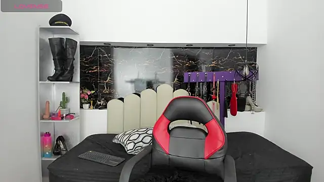 Kathia Armstrong online show from 12/17/24, 01:05