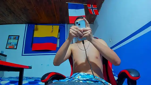 Snapshot of maxowens_oficial chatting on 02/16/26, 11:12 maxowens oficial online show from 02/16/26, 11:12