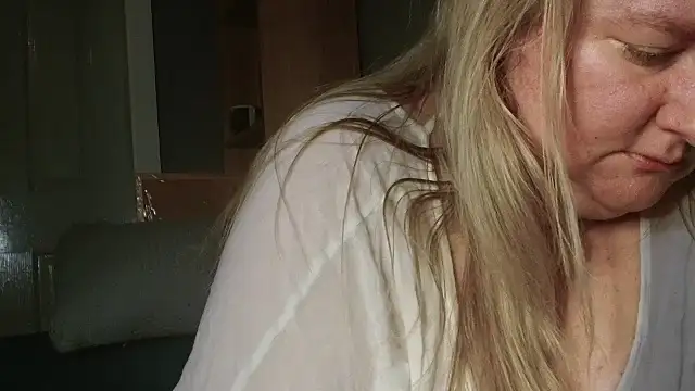 Snapshot of Marie_Slate chatting on 01/25/25, 06:02 Marie Slate online show from 01/25/25, 06:02