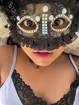 Snapshot of Bella_Luna18 chatting on 04/04/26, 08:12 Bella Luna18 online show from 04/04/26, 08:12