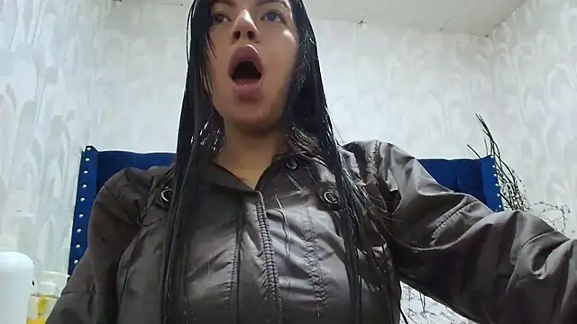 Snapshot of CarolineBrunx chatting on 12/20/25, 03:13 CarolineBrunx online show from 12/20/25, 03:13