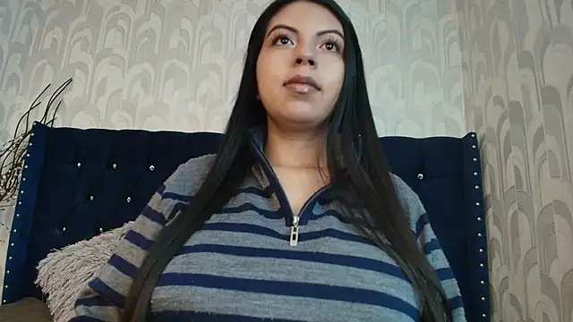 Snapshot of CarolineBrunx chatting on 03/05/26, 03:13 CarolineBrunx online show from 03/05/26, 03:13