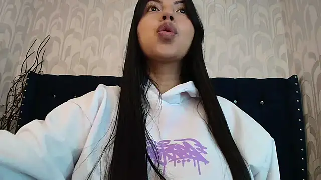 Snapshot of CarolineBrunx chatting on 03/10/26, 02:16 CarolineBrunx online show from 03/10/26, 02:16