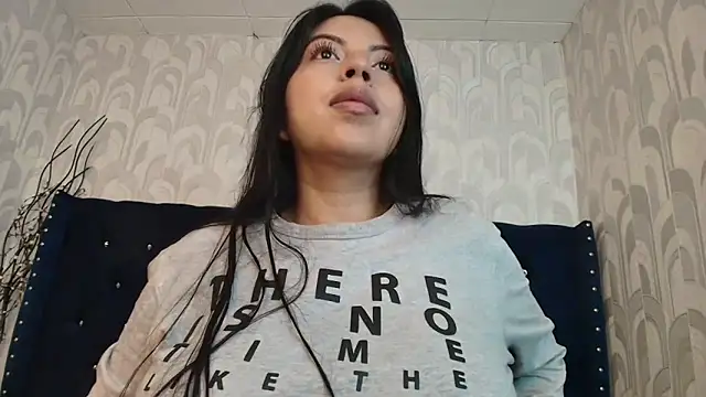 Snapshot of CarolineBrunx chatting on 03/12/26, 02:07 CarolineBrunx online show from 03/12/26, 02:07