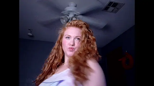 Snapshot of Scarlettredff chatting on 10/10/25, 03:05 Scarlettredff online show from 10/10/25, 03:05