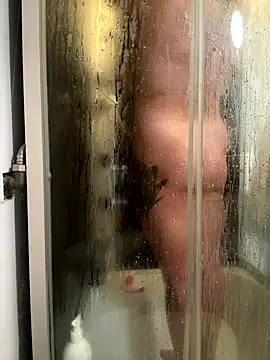 Snapshot of Yanacool007 chatting on 10/07/25, 12:24 Yanacool007 online show from 10/07/25, 12:24