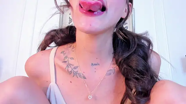 Vennus gir online show from 12/16/24, 10:56