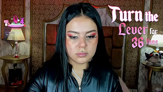 Snapshot of SoffiQueen chatting on 01/12/26, 01:05 SoffiQueen online show from 01/12/26, 01:05