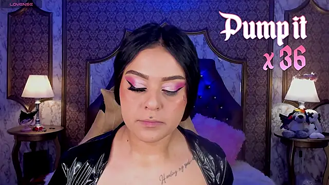 Snapshot of SoffiQueen chatting on 02/05/26, 02:33 SoffiQueen online show from 02/05/26, 02:33