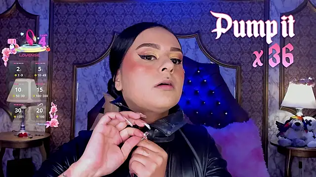 Snapshot of SoffiQueen chatting on 02/17/26, 02:02 SoffiQueen online show from 02/17/26, 02:02