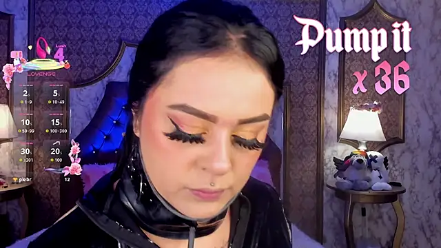 Snapshot of SoffiQueen chatting on 02/23/26, 02:25 SoffiQueen online show from 02/23/26, 02:25