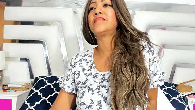 SaraaJhons online show from 03/10/25, 04:03