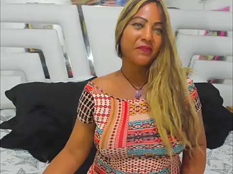 SaraaJhons online show from 11/21/25, 07:34