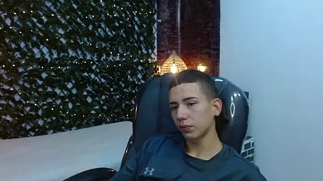 Snapshot of JackSwan18 chatting on 12/02/24, 01:24 JackSwan18 online show from 12/02/24, 01:24