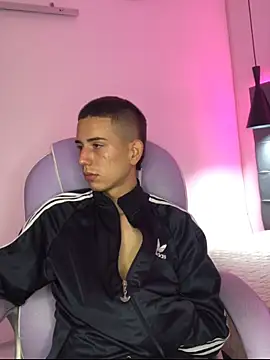 Snapshot of JackSwan18 chatting on 10/09/25, 04:10 JackSwan18 online show from 10/09/25, 04:10