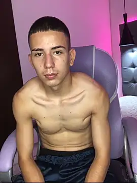 Snapshot of JackSwan18 chatting on 10/10/25, 03:27 JackSwan18 online show from 10/10/25, 03:27