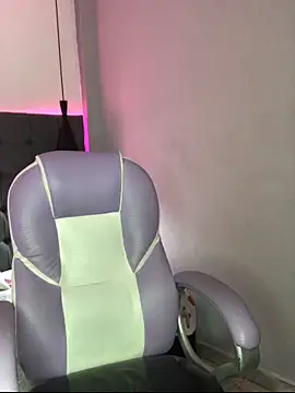 Snapshot of JackSwan18 chatting on 11/15/25, 07:43 JackSwan18 online show from 11/15/25, 07:43