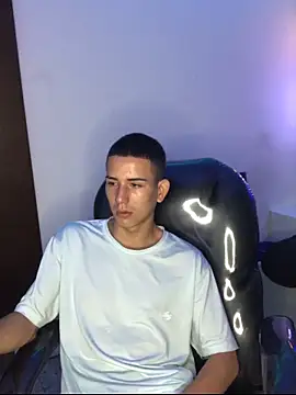 Snapshot of JackSwan18 chatting on 11/16/25, 02:00 JackSwan18 online show from 11/16/25, 02:00