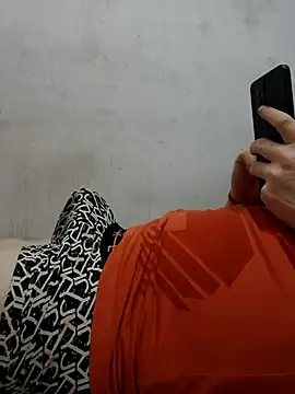 Snapshot of mohnis76 chatting on 04/02/26, 12:58 mohnis76 online show from 04/02/26, 12:58