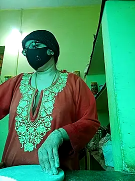 Snapshot of heenage chatting on 12/23/25, 05:27 heenage online show from 12/23/25, 05:27