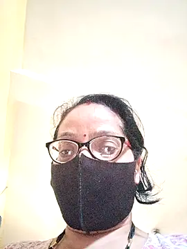 Snapshot of heenage chatting on 04/05/26, 03:47 heenage online show from 04/05/26, 03:47