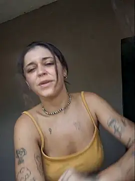 Snapshot of luuhcat09 chatting on 01/15/26, 04:33 luuhcat09 online show from 01/15/26, 04:33