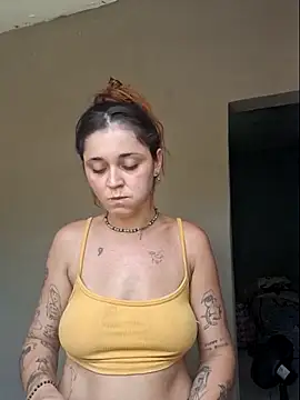 Snapshot of luuhcat09 chatting on 01/16/26, 03:05 luuhcat09 online show from 01/16/26, 03:05