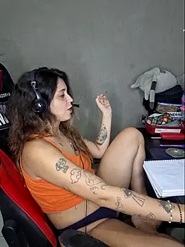 Snapshot of luuhcat09 chatting on 03/04/26, 01:55 luuhcat09 online show from 03/04/26, 01:55