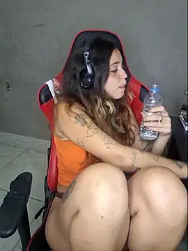 Snapshot of luuhcat09 chatting on 03/10/26, 12:32 luuhcat09 online show from 03/10/26, 12:32