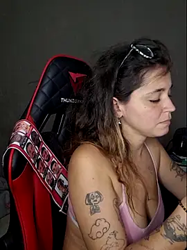 Snapshot of luuhcat09 chatting on 03/18/26, 01:42 luuhcat09 online show from 03/18/26, 01:42